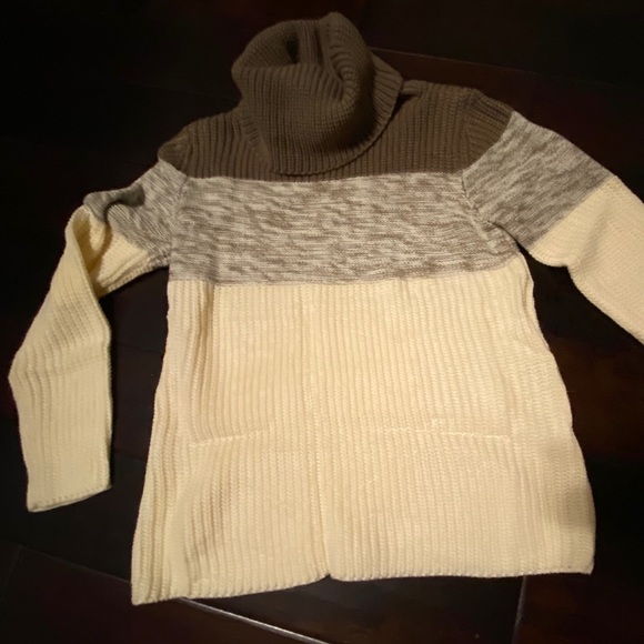 Color Block Sweater - Picture 3 of 4